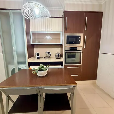 Amplio, Cómodo Y Estiloso Apartamento