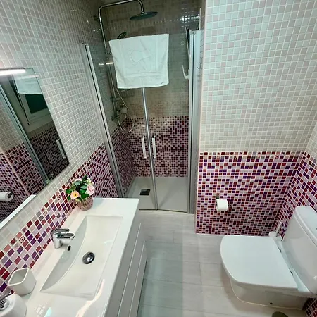 Amplio, Cómodo Y Estiloso Apartamento